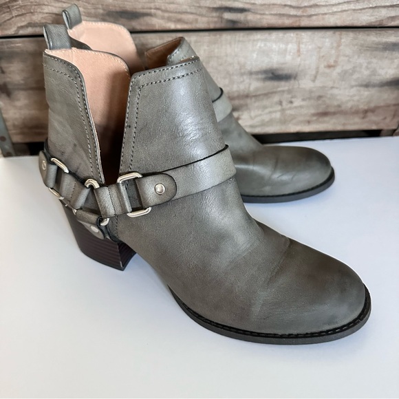 MADDEN GIRL | Finian Ankle Booties - Size 8 - Picture 3 of 5